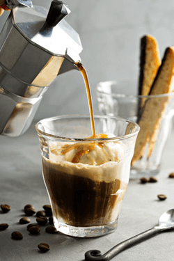Affogato al caffè: Espresso mit Vanilleeis und Cantuccini