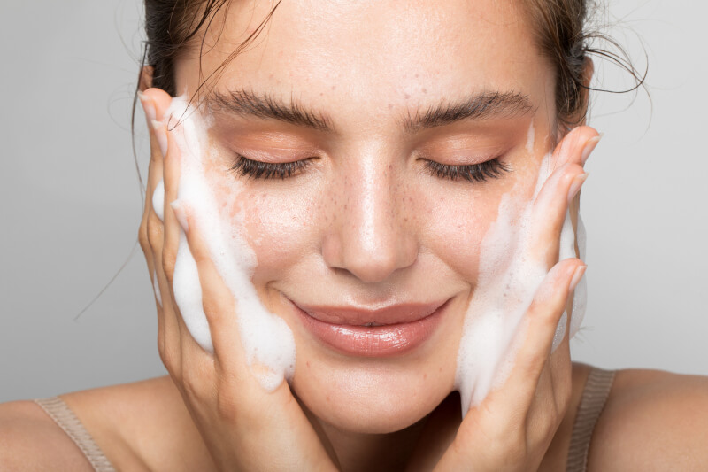 Kernseife eignet sich auch zur Reinigung des Gesichts.