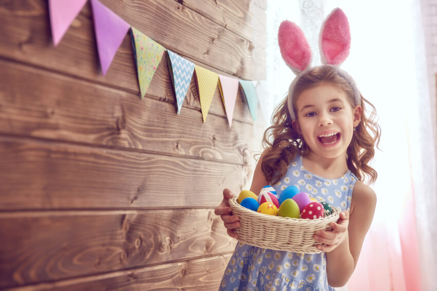 Jedes Kind freut sich über eine kleine Überraschung zu Ostern.