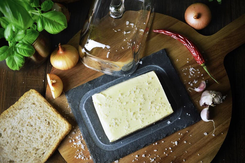 Butterdose mit Schiefer
