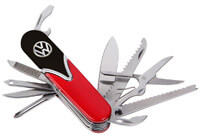 Zweihand-Taschenmesser mit zahlreichen Klingen und Werkzeugen