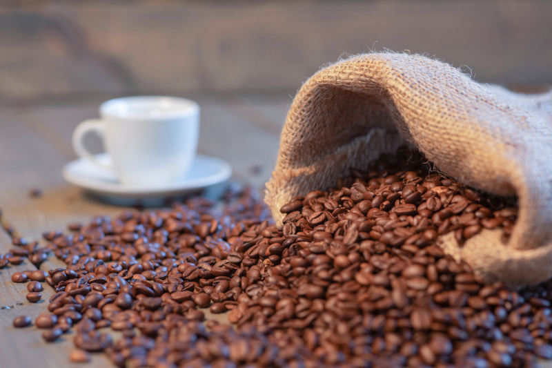 Kaffee wirkt geruchsneutralisierend und fördert den Haarwuchs.