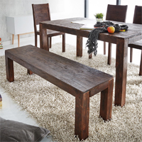 Holzbank am Esszimmertisch
