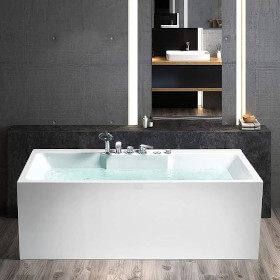 Badewannen mit Schürze