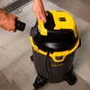 A person is holding a hose attachment and connecting it to a wet/dry vacuum cleaner. Anteprima dell’immagine prodotto