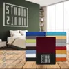 A bedroom scene with a bed and a stack of colorful fitted sheets in the foreground, along with icons and text describing product features. Produktbild-Vorschau