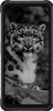 A black and white image of a snow leopard on a phone screen. Produktbild-Vorschau