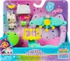 The image shows the packaging of a Gabby's Dollhouse toy set, featuring characters and accessories. Náhled obrázku produktu
