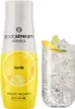 A bottle of SodaStream Tonic syrup next to a glass of tonic water with ice and fruit garnishes. Produktbild-Vorschau