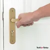 A hand is shown turning a gold door handle on a white door. Produktbild-Vorschau