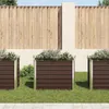 Three brown metal raised garden beds filled with plants are arranged in a grassy yard in front of a wooden fence. Voir les images du produit