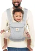 A man is holding a baby in a gray baby carrier. Produktbild-Vorschau