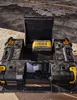 A DeWALT radio with a battery inserted, placed on a textured surface. Produktbild-Vorschau