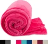 A rolled-up pink fleece blanket is shown against a white background. Produktbild-Vorschau
