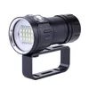 A black flashlight with a silver ring around the lens and a black handle is shown against a white background. Anteprima dell’immagine prodotto