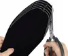 A hand is holding a black insole with size markings and scissors are cutting along one of the lines. Náhled obrázku produktu