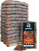 A pallet stacked with bags of bark mulch, with one bag in the foreground showing product details. Produktbild-Vorschau