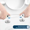Hands are shown attaching a toilet seat to the toilet bowl using a quick-release mechanism. Náhled obrázku produktu