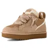 A single UGG Lowmel Sand sneaker shown from a three-quarter side view against a white background. Voir les images du produit