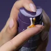 A close-up shot of a hand dispensing a dual-serum product from a pump bottle. Produktbild-Vorschau