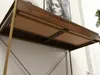 Široký psací stůl DAMJAR - ořech / zlatý Náhled obrázku produktu 7