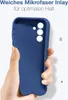 A hand holding a blue phone case. Produktbild-Vorschau