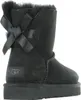 A black Ugg boot with a bow on the side, shown from the side. Produktbild-Vorschau