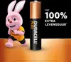 A pink cartoon bunny mascot is running next to a Duracell Plus AAA battery. Text on the right advertises "TOT 100% EXTRA LEVENSDUUR". Anteprima dell’immagine prodotto