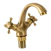 A close-up studio shot of a brass faucet against a white background. Podgląd zdjęcia produktu