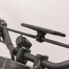 Close-up of a smartphone mount attached to a handlebar. Anteprima dell’immagine prodotto