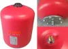 A collage of images showing a red expansion vessel for heating systems, with close-ups of its connection and valve. Produktbild-Vorschau