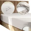 A fitted sheet is shown on a bed, with close-up insets highlighting its waterproof feature and how it fits over a mattress. Podgląd zdjęcia produktu