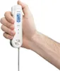 A hand holding a white digital thermometer with a silver dial and a metal probe. Produktbild-Vorschau