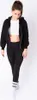 A woman is posing in athletic wear against a white background. Produktbild-Vorschau