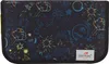 A close-up view of a pencil case with a space-themed pattern. Voir les images du produit