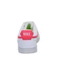 The back view of a white Nike sneaker with pink accents. Produktbild-Vorschau