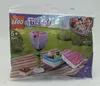 LEGO® Friends 30411 Boîte de chocolats & fleur - Petit Voir les images du produit 4