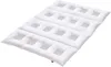 A white quilted duvet with square pockets. Náhled obrázku produktu
