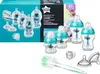 A product shot of a Tommee Tippee Advanced Anti-Colic baby bottle starter set, including bottles, teats, a pacifier, and a bottle brush, displayed on a light gray and white background. Produktbild-Vorschau