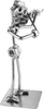 A metal figurine of a person playing a violin, made from nuts, bolts, and other hardware, standing on a metal base. Voir les images du produit