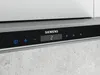 A close-up view of the control panel of a Siemens range hood. Voir les images du produit