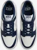 A top-down view of a pair of Nike Dunk Low sneakers. Produktbild-Vorschau
