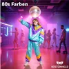 A young woman in an 80s-style tracksuit stands in the foreground of a disco setting with a disco ball overhead and other people roller skating in the background. Anteprima dell’immagine prodotto