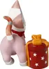 A ceramic figurine of a cat with a gift box. Produktbild-Vorschau