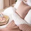 WERONA Tagesdecke 170x210cm Weiß mit Rüschen - Eleganz und Produktbild-Vorschau 3