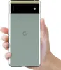 A hand holding a clear phone case over a Google Pixel 6 phone. Anteprima dell’immagine prodotto