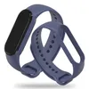 Two blue watch bands are shown against a white background. One band is attached to a black smart watch face, and the other is separate. Voir les images du produit