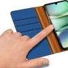 A hand is shown interacting with a blue and brown flip case for a smartphone. Anteprima dell’immagine prodotto