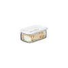 A clear studio shot of a clear plastic food storage container filled with light-colored chips or crackers, with a white lid. Produktbild-Vorschau