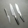 Three Global knives are arranged diagonally on a gray surface. Produktbild-Vorschau